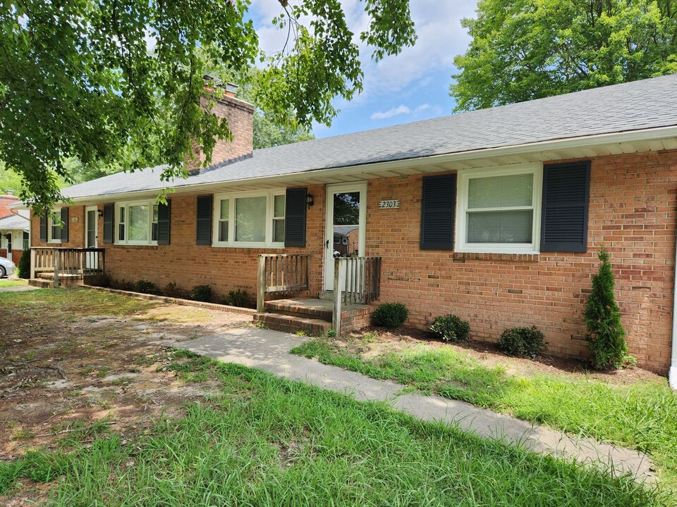 2303 Druid Dr in Richmond, VA - Building Photo