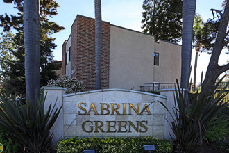 Sabrina Greens Apartment in Carlsbad, CA - Foto de edificio - Building Photo