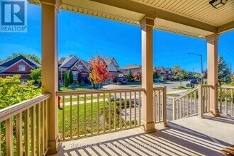 5523 Freshwater Dr in Mississauga, ON - Building Photo - Building Photo