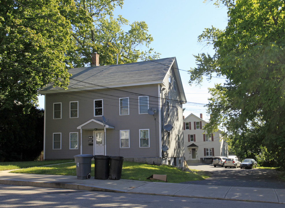 54 N Bow St in Milford, MA - Foto de edificio