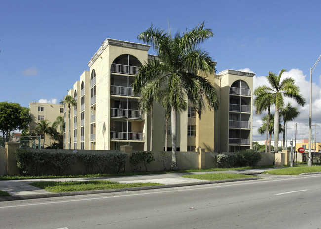 Coral Gate West in Miami Lakes, FL - Building Photo - Building Photo