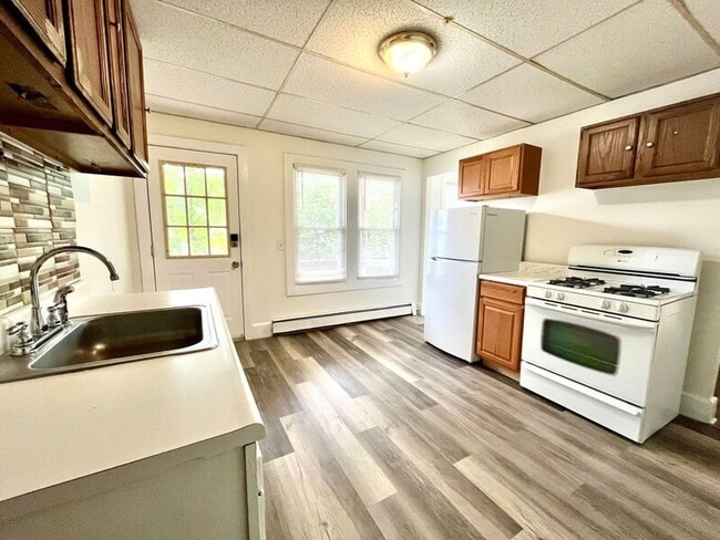 70 Maple St in Chicopee, MA - Building Photo - Building Photo