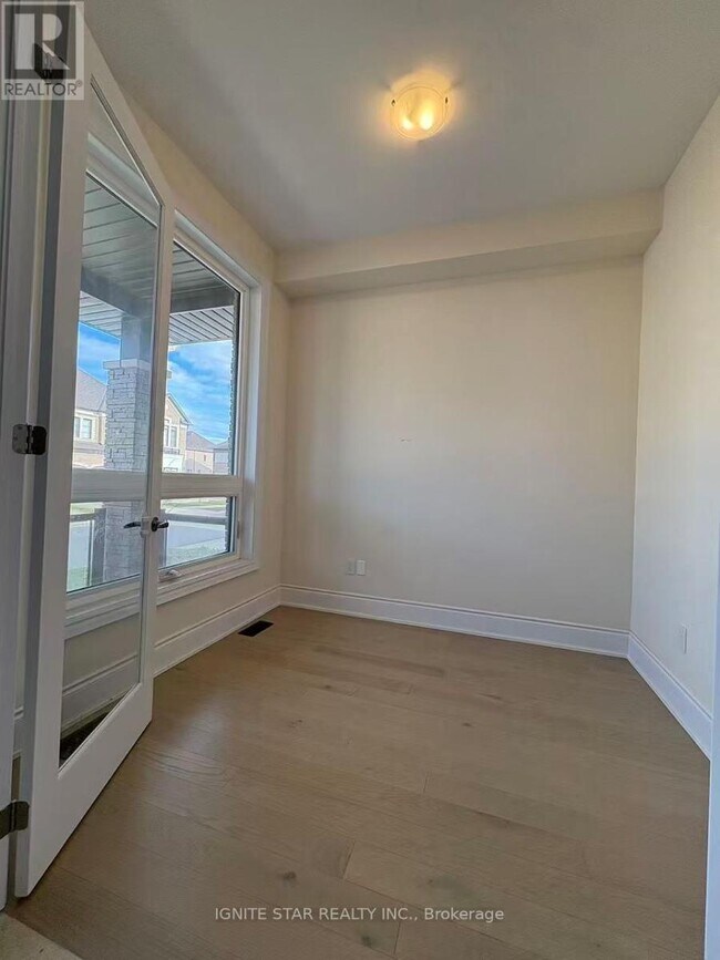 1264 Queens Plate Rd. in Oakville, ON - Building Photo - Building Photo