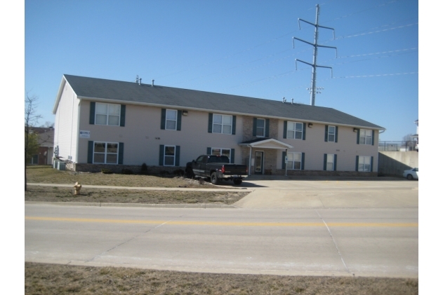 1701-1705 RT Dunn Dr in Bloomington, IL - Building Photo