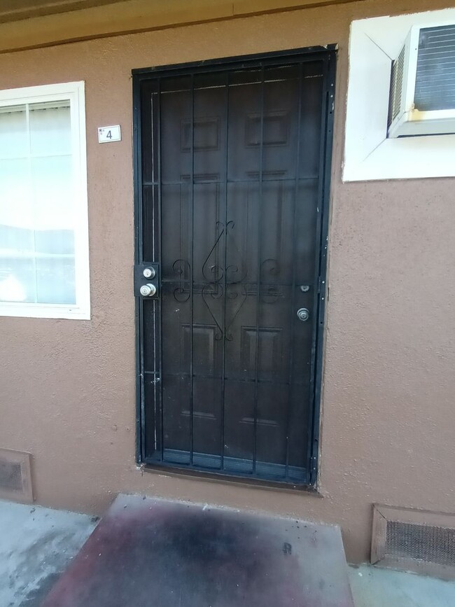 2507 Edison Ave in Sacramento, CA - Building Photo - Building Photo