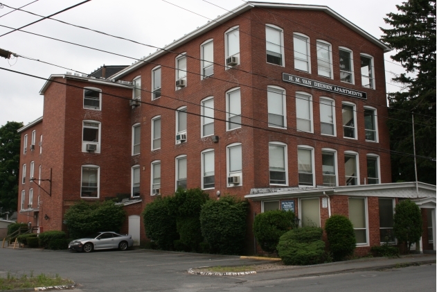 Van Deusen Apartments in Westfield, MA - Foto de edificio - Building Photo