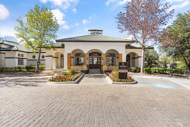 Vue 360 in Grand Prairie, TX - Foto de edificio - Building Photo