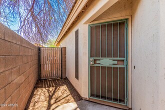 3211 E Kristal Way in Phoenix, AZ - Foto de edificio - Building Photo