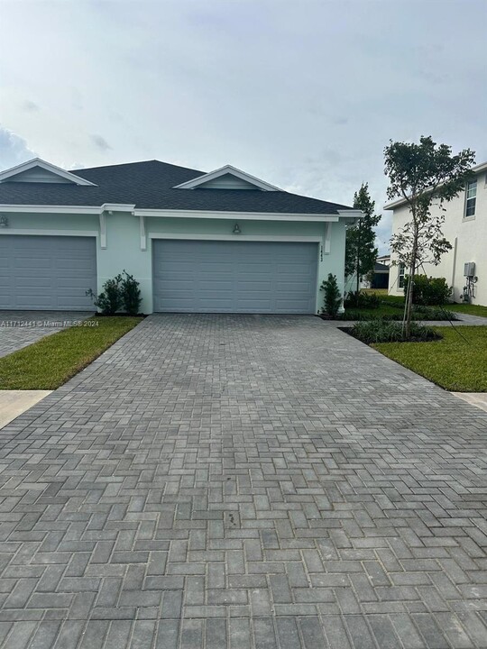 1443 Tangled Orchard Tr in Loxahatchee, FL - Building Photo