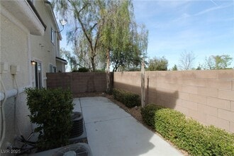 2568 Diplomacy Pointe Ct in Henderson, NV - Foto de edificio - Building Photo