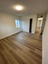 556 Myrtle Ave in Glendora, CA - Foto de edificio - Building Photo