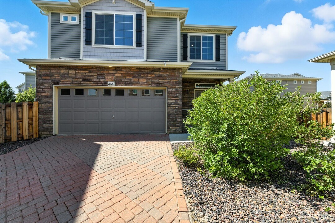 26217 E Byers Pl in Aurora, CO - Building Photo