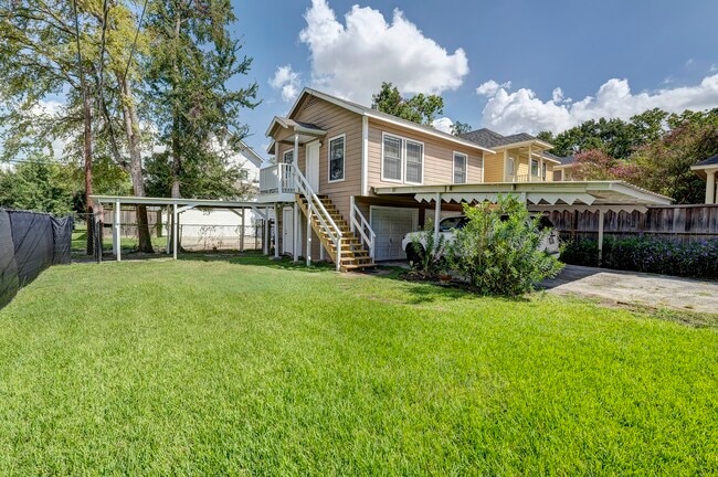 447 W 22nd St in Houston, TX - Foto de edificio - Building Photo