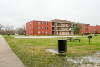 SUNFLOWER TERRACE APARTMENTS in Houston, TX - Foto de edificio - Building Photo