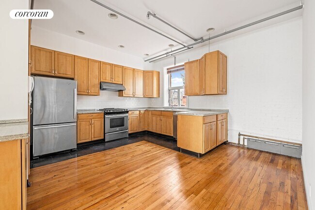 405 E 13th St in New York, NY - Building Photo - Building Photo