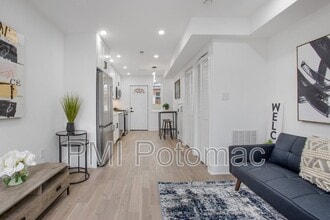 702 19th St NE in Washington, DC - Building Photo - Building Photo