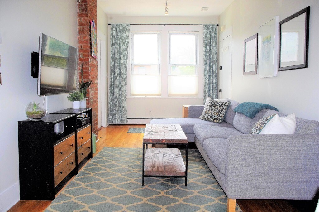 246 Cypress St in Brookline, MA - Building Photo