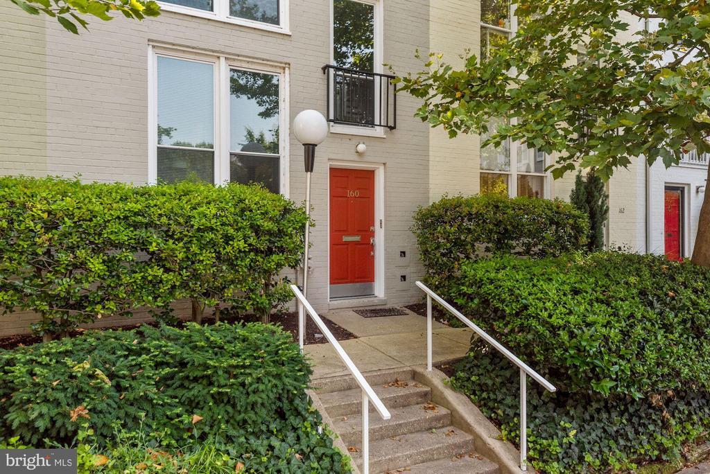 160 G St SW in Washington, DC - Building Photo