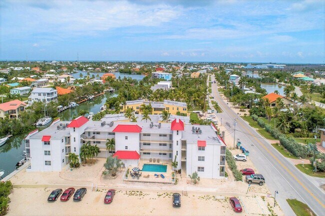 605 Sombrero Beach Rd in Marathon, FL - Building Photo - Building Photo