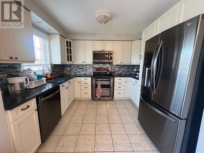 26 Mossgrove Crescent in Brampton, ON - Building Photo - Building Photo