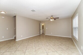 351 Willowbay Ridge St in Sanford, FL - Building Photo - Building Photo