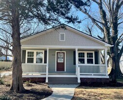 1028 Highland Ave in Madison, GA - Building Photo