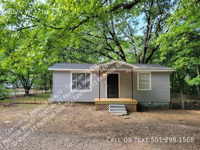 9024 W 37th St in Little Rock, AR - Building Photo