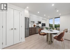 1680 Adanac St in Vancouver, BC - Building Photo