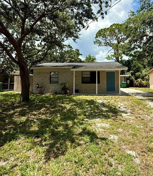 property at 2805 W Wallace Ave