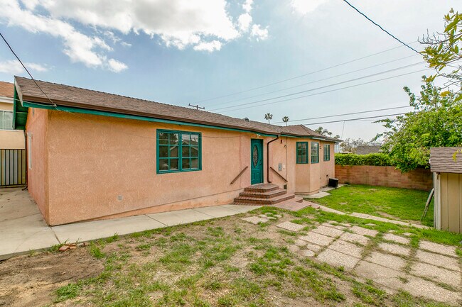 2062 Chilton Dr in Glendale, CA - Foto de edificio - Building Photo
