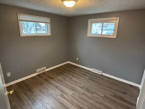 324 Pershing Ave NW in Massillon, OH - Foto de edificio - Building Photo