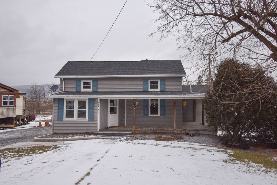 118 Smullton Rd in Rebersburg, PA - Foto de edificio