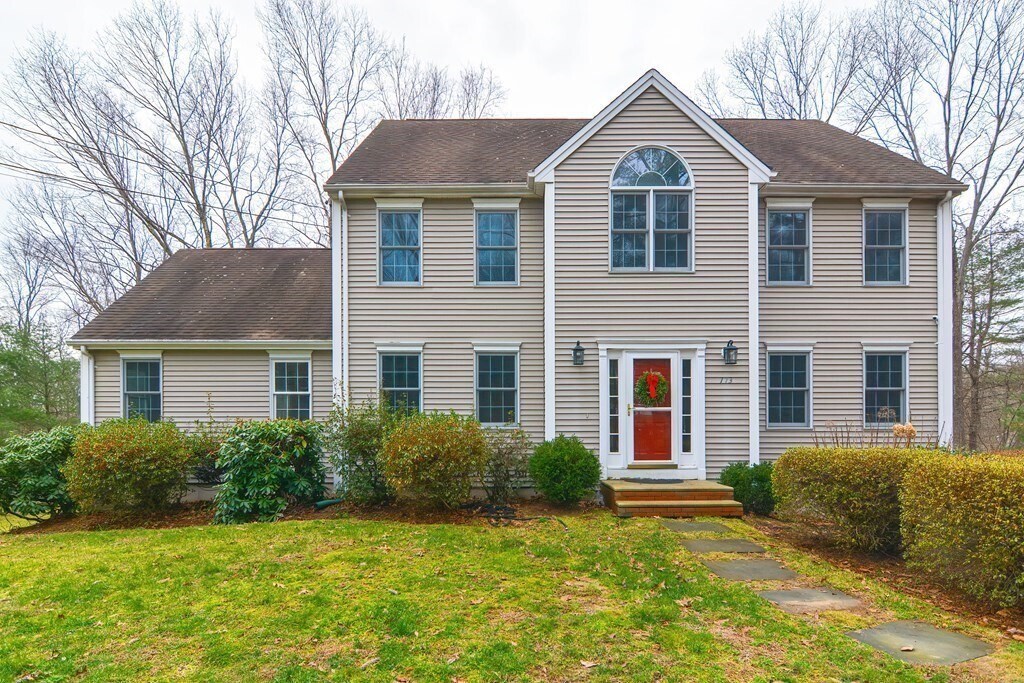 173 East St in Upton, MA - Building Photo