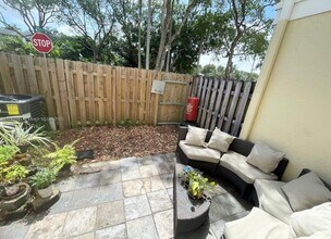 2893 Belmont Ln in Hollywood, FL - Building Photo - Building Photo