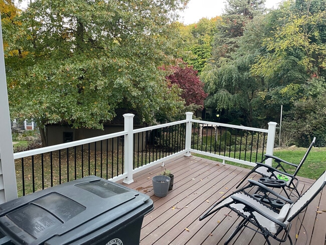 1665 Tonawanda Ave in Akron, OH - Foto de edificio - Building Photo