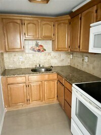 495 NW 72nd Ave photo'