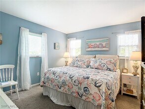 100 Forest Lakes Blvd in Naples, FL - Foto de edificio - Building Photo