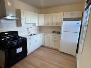 818 Communipaw Ave, Unit 1 in Jersey City, NJ - Building Photo - Building Photo