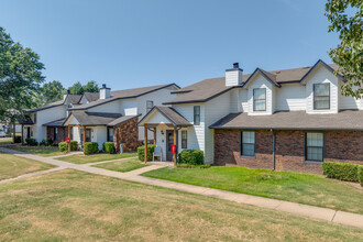 Barrington in Tulsa, OK - Foto de edificio - Building Photo