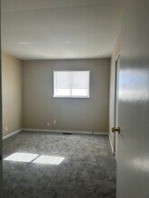 5449 Bromwick Dr in Dayton, OH - Building Photo - Building Photo