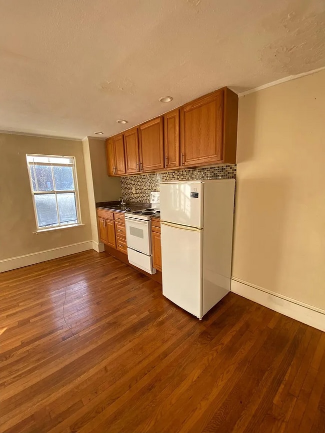 90 Myrtle St, Unit 4