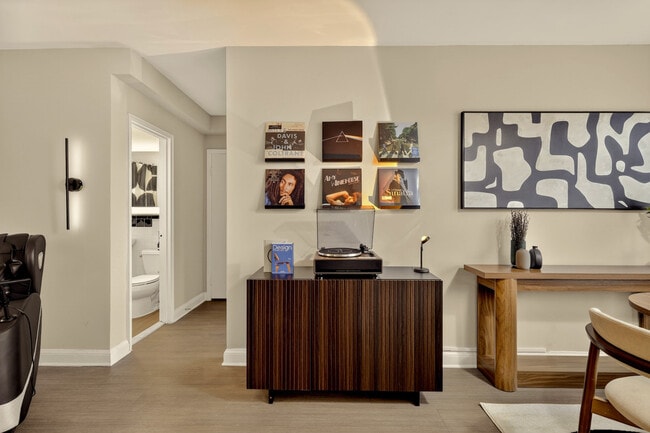 1500 Arlington Blvd in Arlington, VA - Foto de edificio - Building Photo