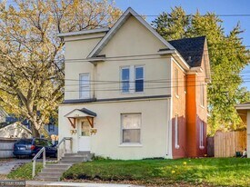 824 Lowry Ave NE, Unit 2 in Minneapolis, MN - Building Photo