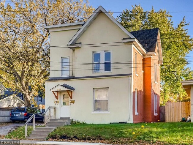 824 Lowry Ave NE, Unit 2 in Minneapolis, MN - Building Photo - Building Photo