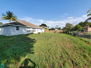 2815 SE Cabana Ln in Port St. Lucie, FL - Building Photo - Building Photo