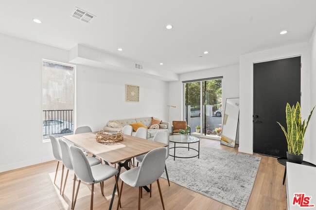 property at 234 S Carondelet St