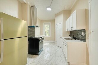 37 Poplar St in Jersey City, NJ - Building Photo - Building Photo