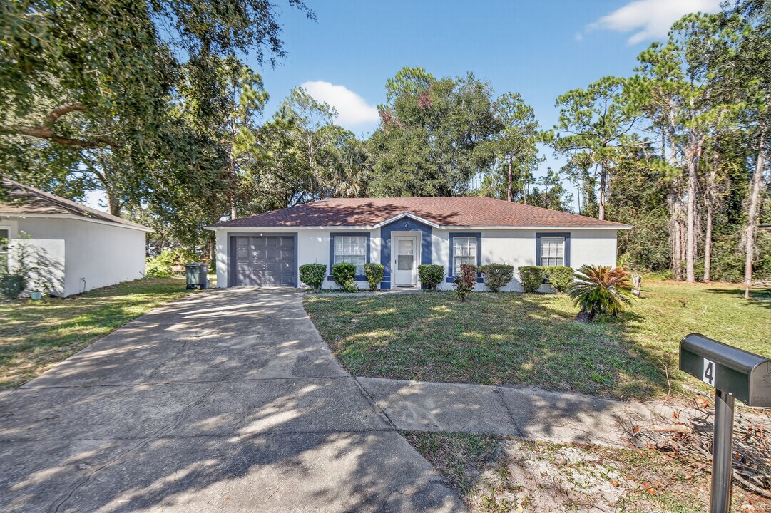 4 Starling Dr in Daytona Beach, FL - Building Photo
