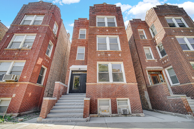 property at 2620 N Ridgeway Ave