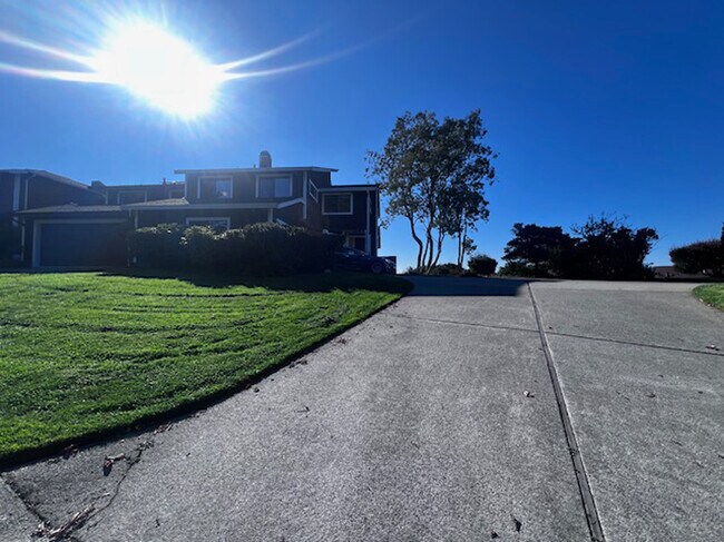 2221 Pinehurst Way in El Cerrito, CA - Building Photo - Building Photo